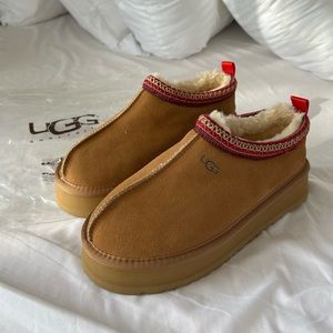Ugg Tazz Chesnut Slippers with Red Detailing